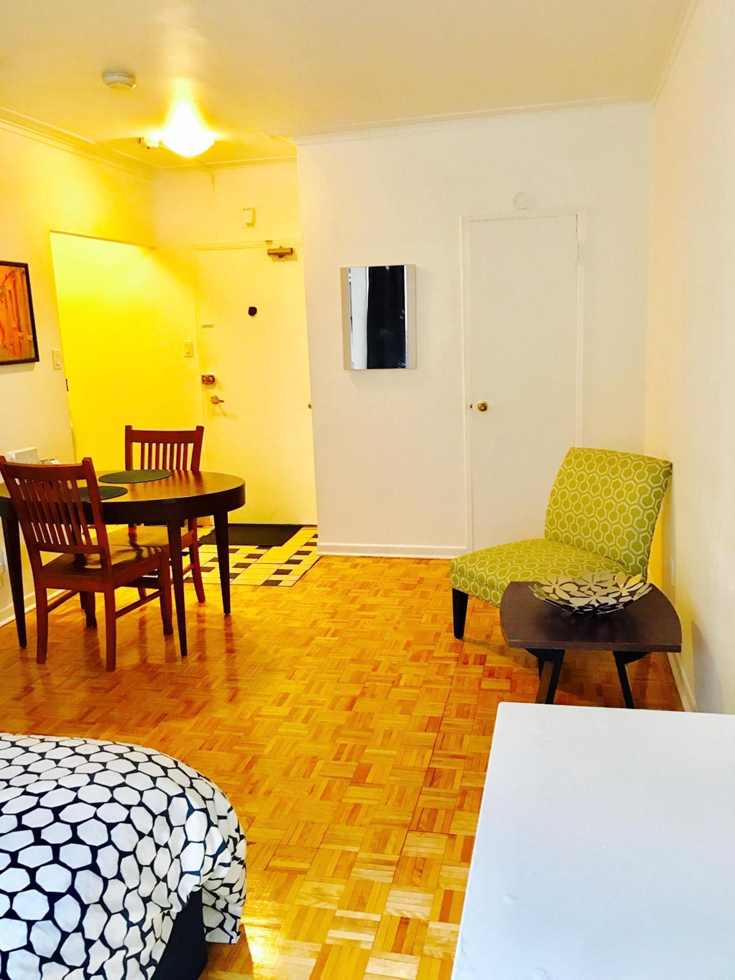 Stylish Montreal Apartment Comfortable Stay In The Golden Square Mile Exterior photo