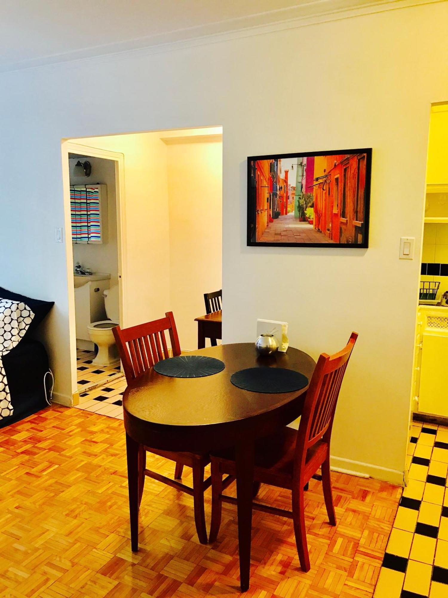 Stylish Montreal Apartment Comfortable Stay In The Golden Square Mile Exterior photo